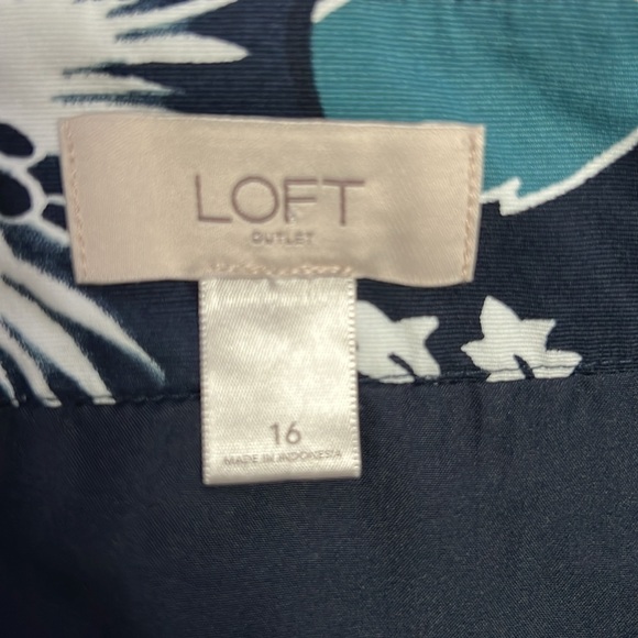 Loft Outlet Navy, Aqua and White Floral Print Skirt - size 16 - Picture 8 of 9